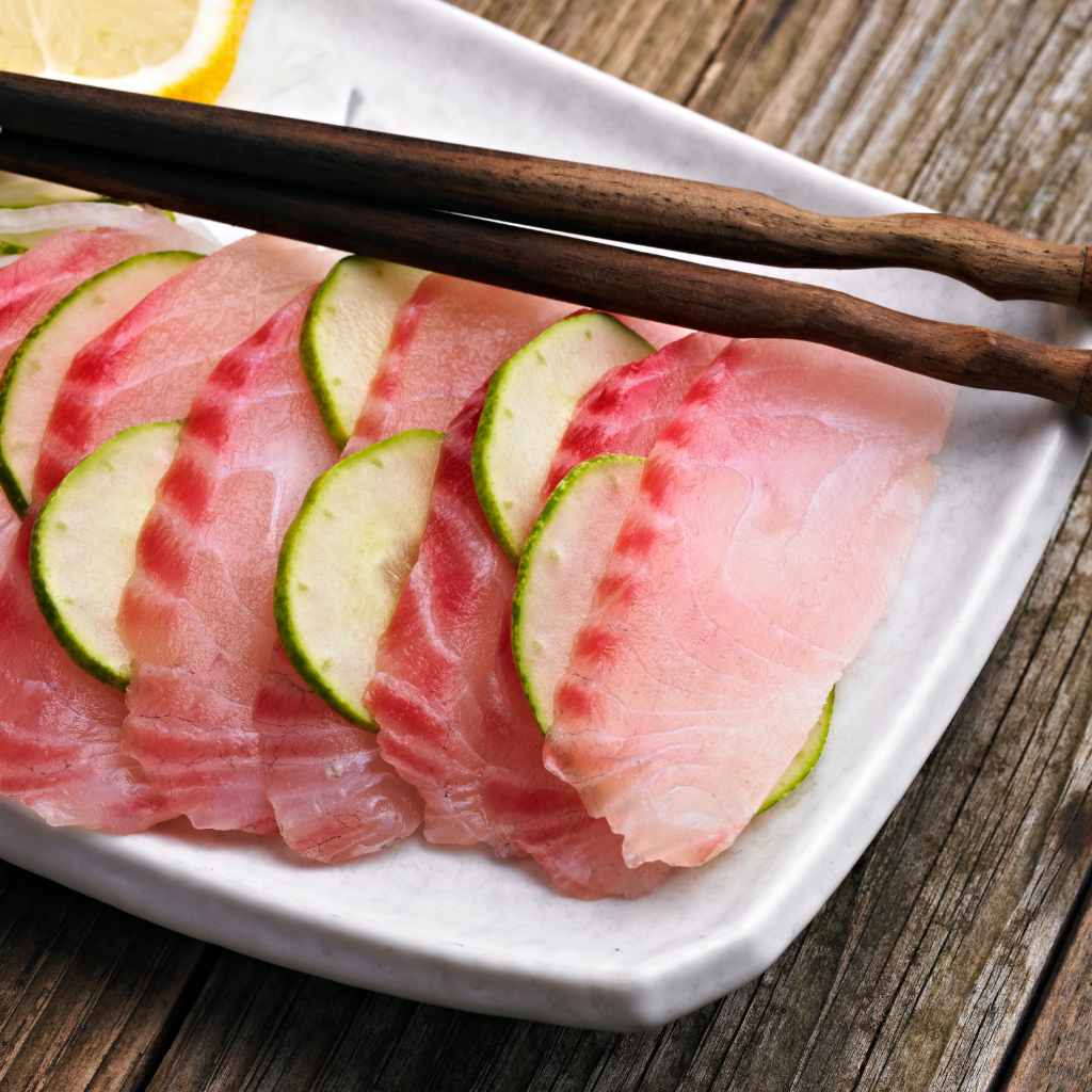 Sashimi de Tilápia em cima de um prato