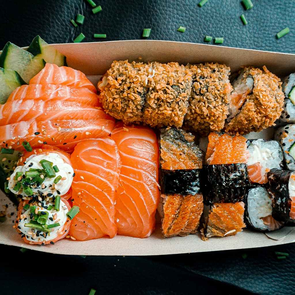 foto mostrando diferença entre sushi vs sashimi